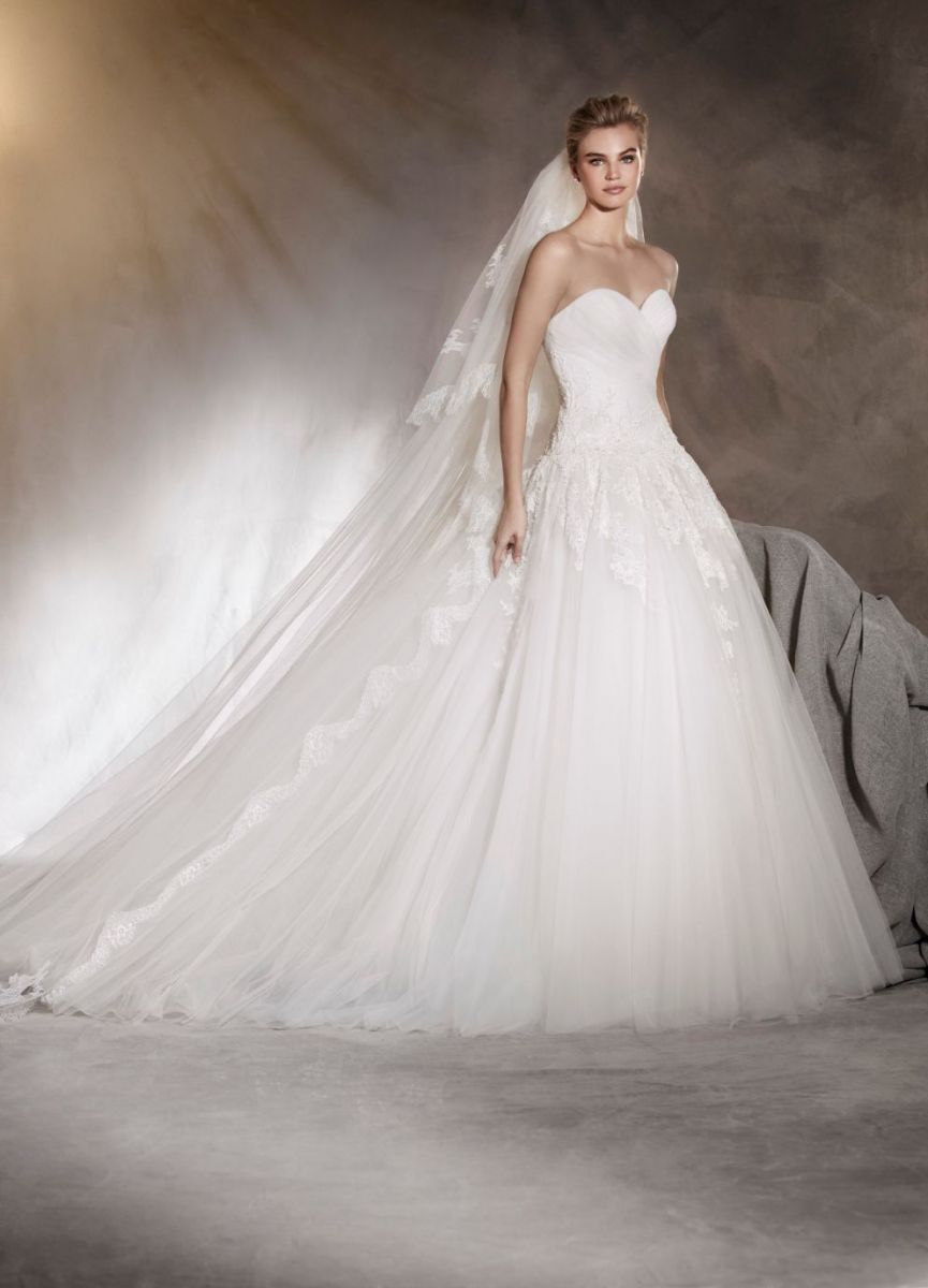 WEDDING DRESS STYLES & THE SHAPES THEY FIT